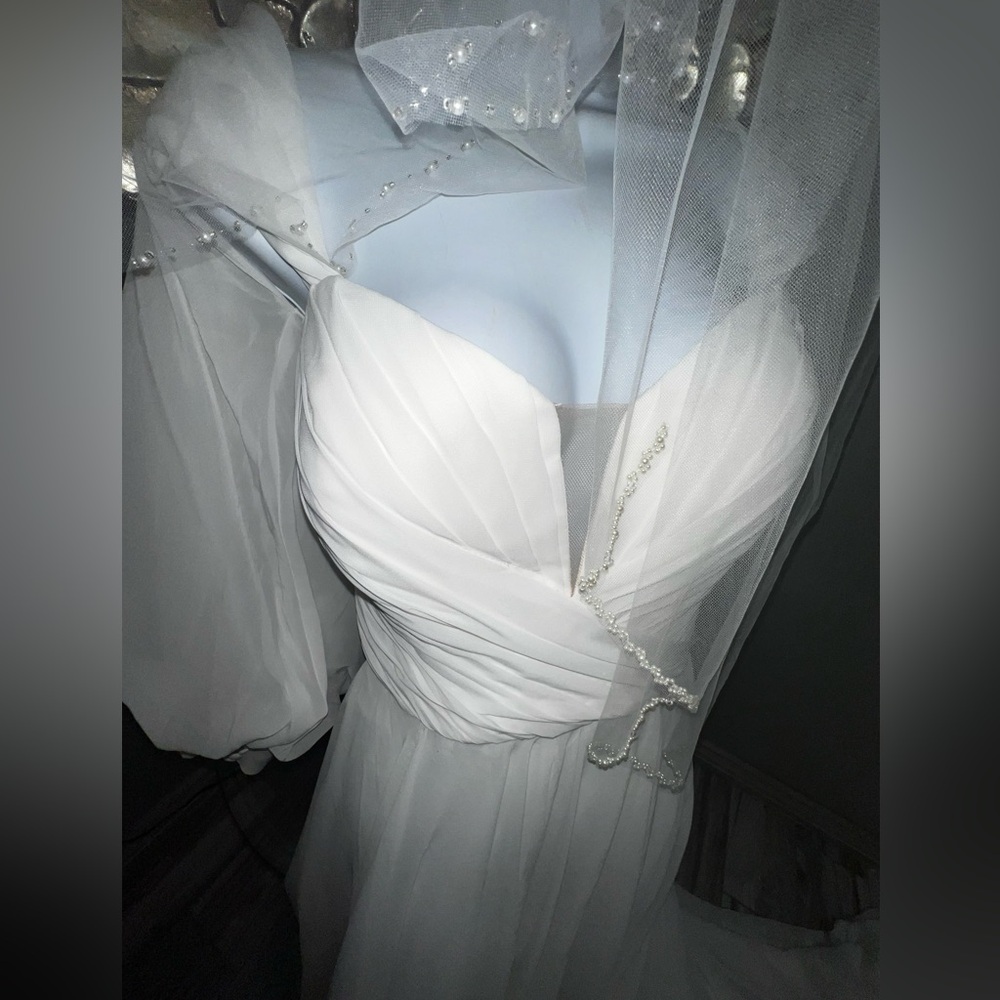Breathtaking Essence of Australia Wedding Dress with Detachable Sleeves - Picture 9 of 16
